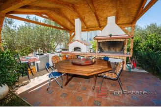 005 2041 20 island ciovo house with garden for sale