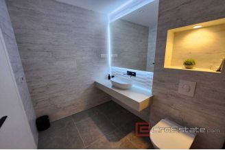 015 2021 301 Kastela modern villa with pool for sale