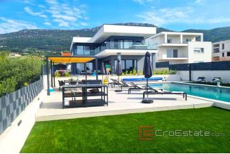 015 2021 301 Kastela modern villa with pool for sale