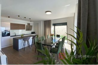 020 2043 21 near split modern villa with pool for sale