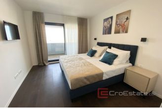 020 2043 21 near split modern villa with pool for sale