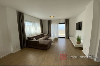 020 2043 21 near split modern villa with pool for sale