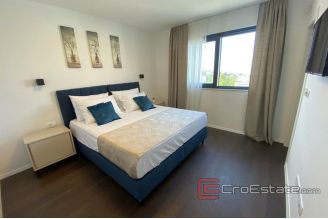 020 2043 21 near split modern villa with pool for sale