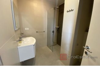 020 2043 21 near split modern villa with pool for sale