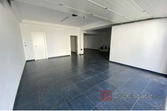 020 2043 21 near split modern villa with pool for sale