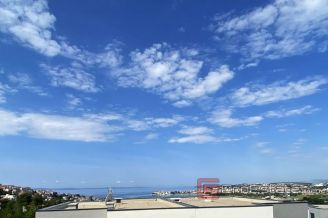 020 2043 21 near split modern villa with pool for sale