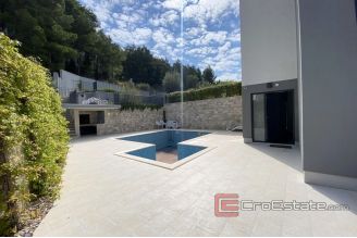 020 2043 22 near split luxury villa with pool for sale