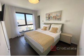 020 2043 22 near split luxury villa with pool for sale