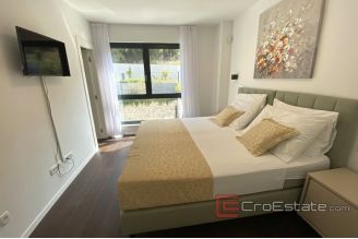 020 2043 22 near split luxury villa with pool for sale