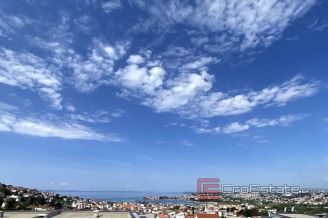 020 2043 22 near split luxury villa with pool for sale