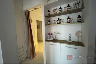 012 2030 28 Split Kman Business premises near the city center for rent