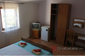 009 5096 30 Zadar apartment house near the sea for sale