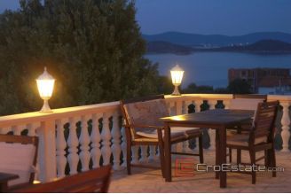 009 5096 30 Zadar apartment house near the sea for sale