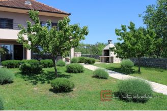 013 2037 19 Zadar house with pool for sale