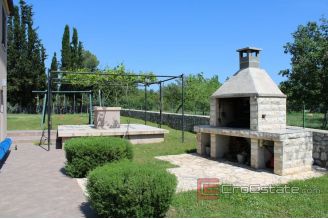 013 2037 19 Zadar house with pool for sale