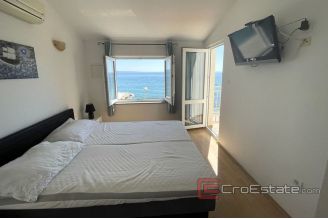 018 2036 28 near split house first row to the sea for sale