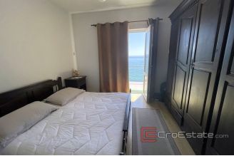 018 2036 28 near split house first row to the sea for sale