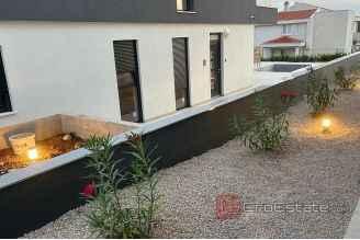 009 2040 21 Pag luxury apartment with sea view sale