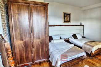 019 2018 186 Split center apartment with sea view for sale