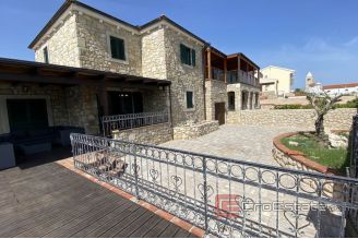 020 5100 30 Zadar house first row to the sea for sale