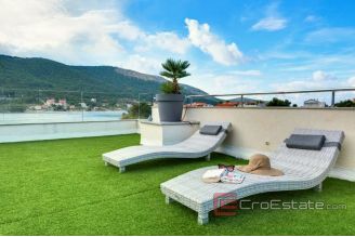 012 2018 187 Sibenik house first row to the sea for sale