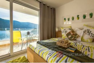 012 2018 187 Sibenik house first row to the sea for sale