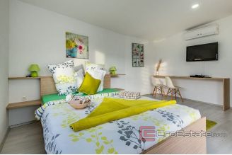 012 2018 187 Sibenik house first row to the sea for sale