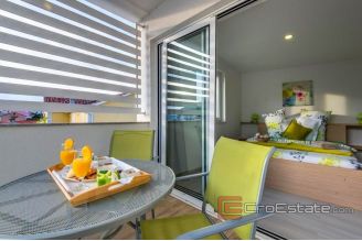 012 2018 187 Sibenik house first row to the sea for sale