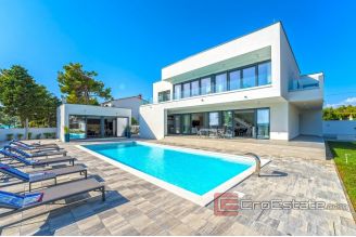 020 2021 302 Zadar villa first row to the sea for sale1