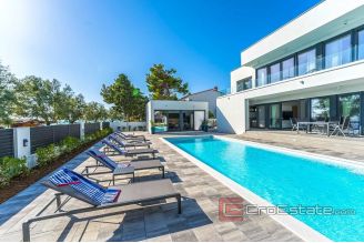 020 2021 302 Zadar villa first row to the sea for sale1