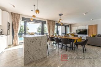 020 2021 302 Zadar villa first row to the sea for sale1