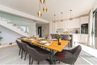 020 2021 302 Zadar villa first row to the sea for sale1