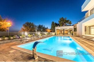 020 2021 302 Zadar villa first row to the sea for sale1