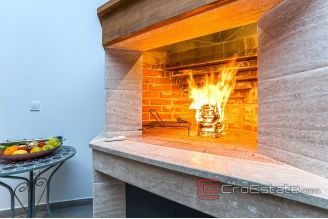 020 2021 302 Zadar villa first row to the sea for sale1