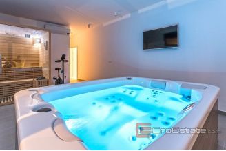 020 2021 302 Zadar villa first row to the sea for sale1