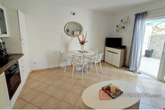 009 2018 188 Brac apartment with terrace for sale