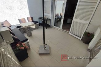 009 2018 188 Brac apartment with terrace for sale