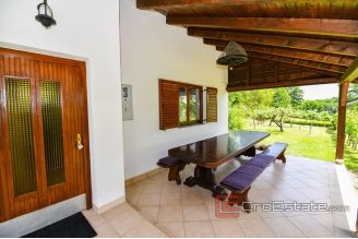017 5102 30 Cakovec house with a vineyard for sale