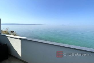 010 2036 30 near split seafront house for rent