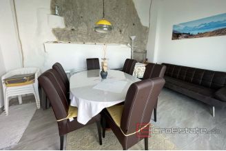010 2036 30 near split seafront house for rent