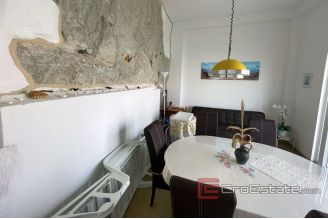 010 2036 30 near split seafront house for rent