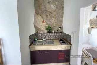 010 2036 30 near split seafront house for rent