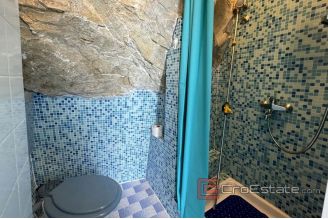 010 2036 30 near split seafront house for rent