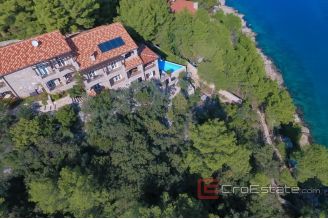 019 2018 189 Hvar unique stone house by the sea for sale