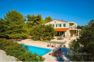 020 2021 303 near Zadar stone villa with pool and sea view for sale