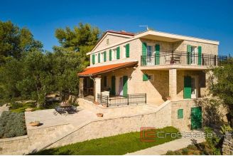 020 2021 303 near Zadar stone villa with pool and sea view for sale