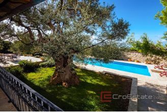 020 2021 303 near Zadar stone villa with pool and sea view for sale