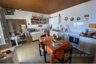 21 2036 34 Kastela apartment house for sale