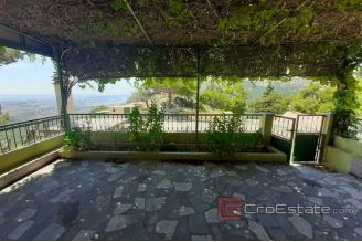 012 2016 497 Split area property with open sea view for sale