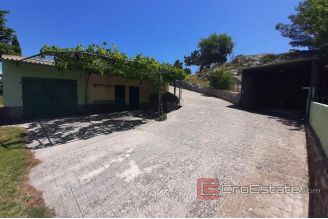 012 2016 497 Split area property with open sea view for sale